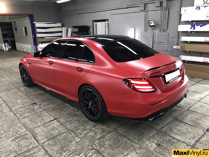 Vip 63 red. Мерседес е63 АМГ красный матовый. E63 AMG красный. Mercedes e63 AMG красный. Mercedes AMG 63 красный матовый.