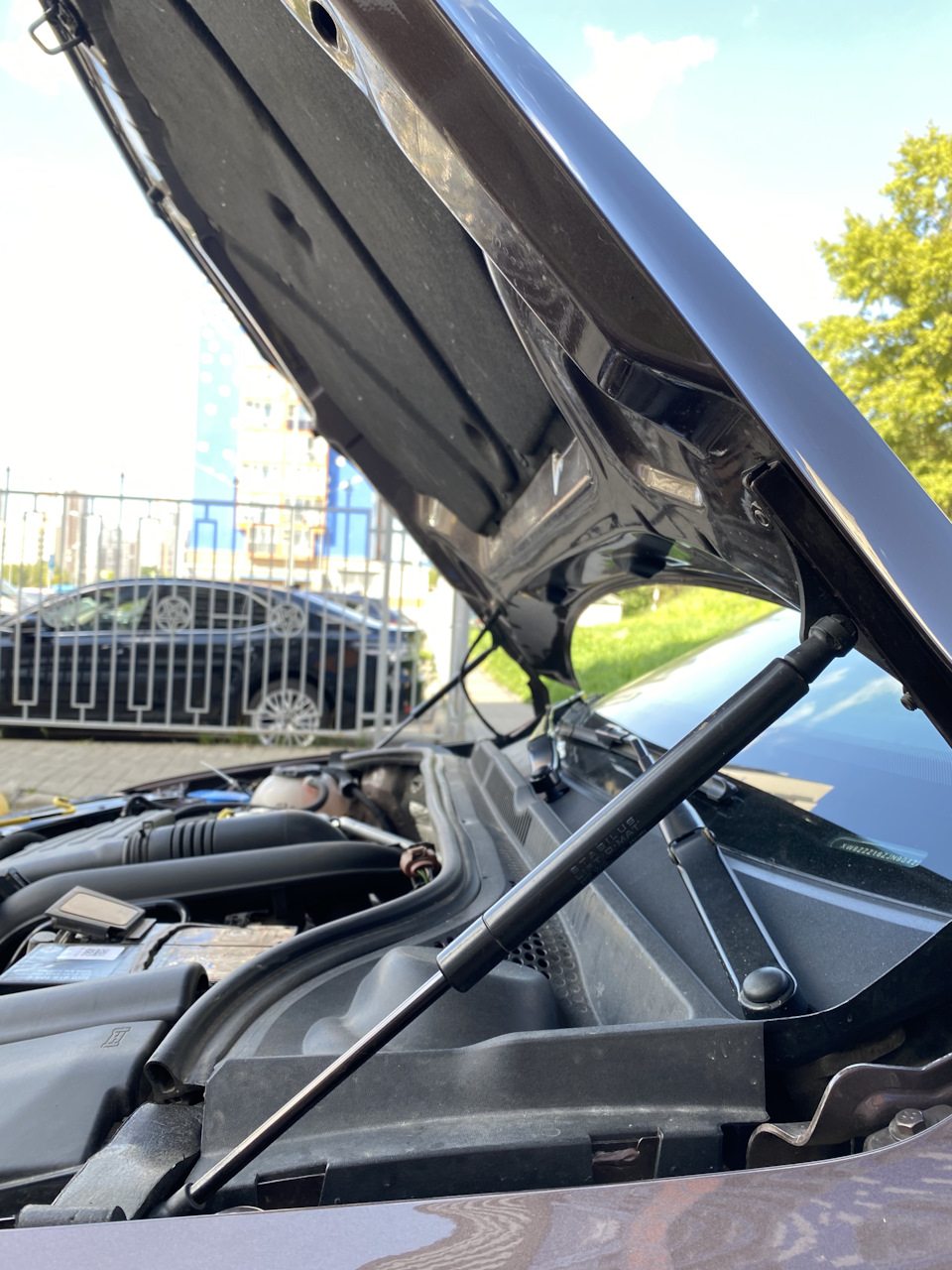 Газовые упоры капота VW — Volkswagen Jetta VI, 1,4 л, 2018 года ...