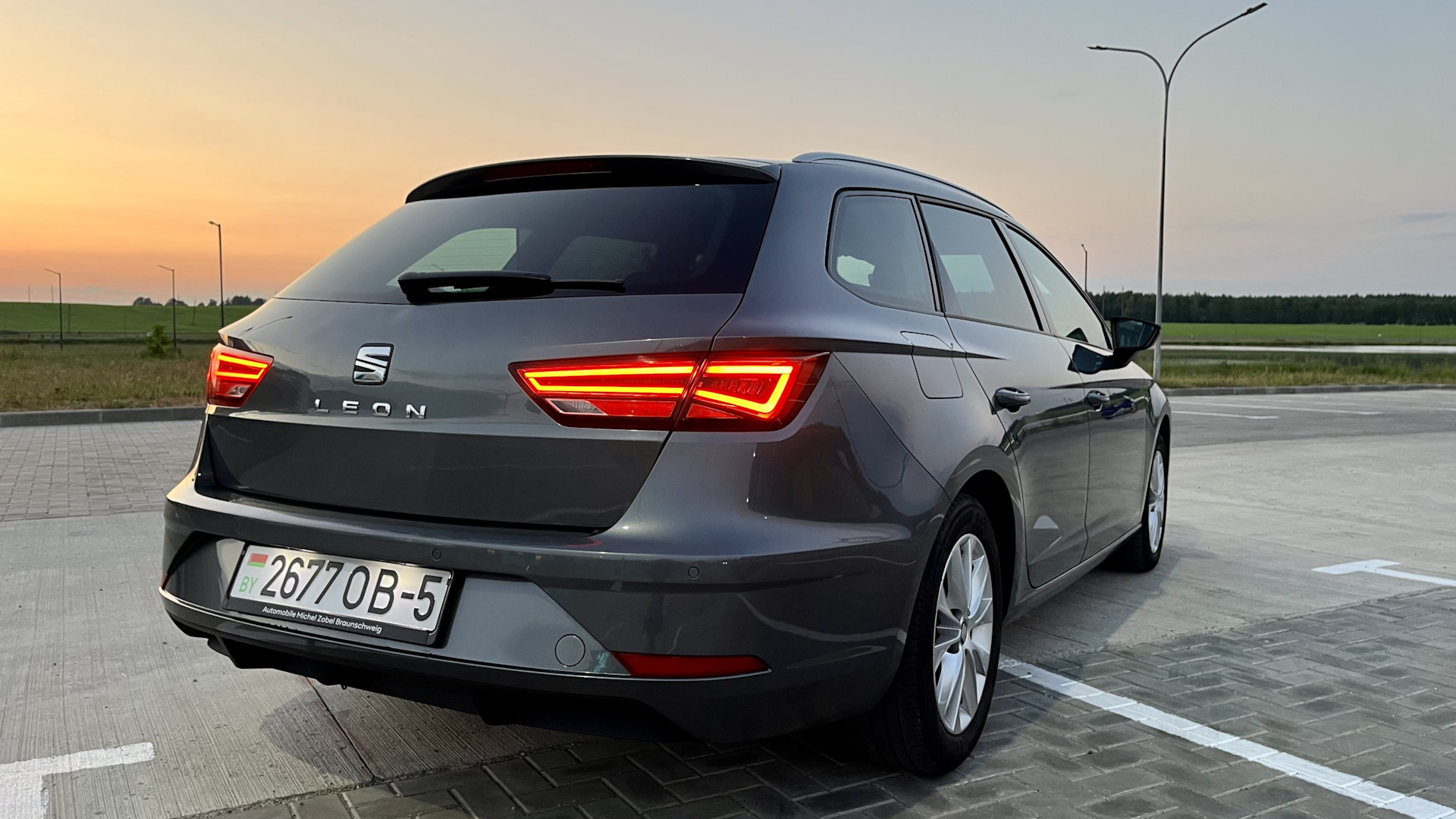 SEAT Leon (Mk III) 1.6 дизельный 2018 | Grey на DRIVE2