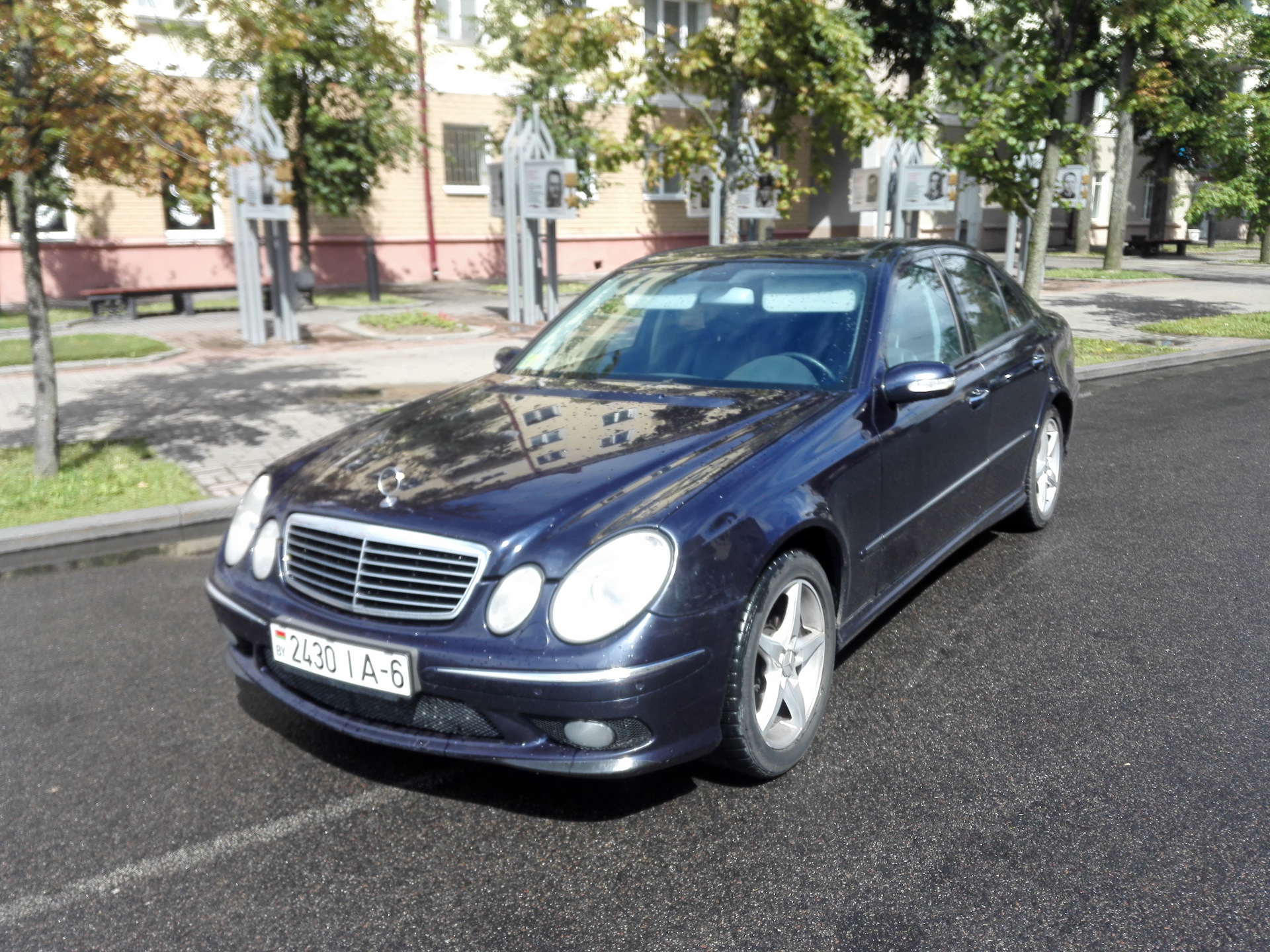 W211 2004. Мерседес е211 2004. Фиолетовый 211 Мерседес. Mercedes s class 2004.