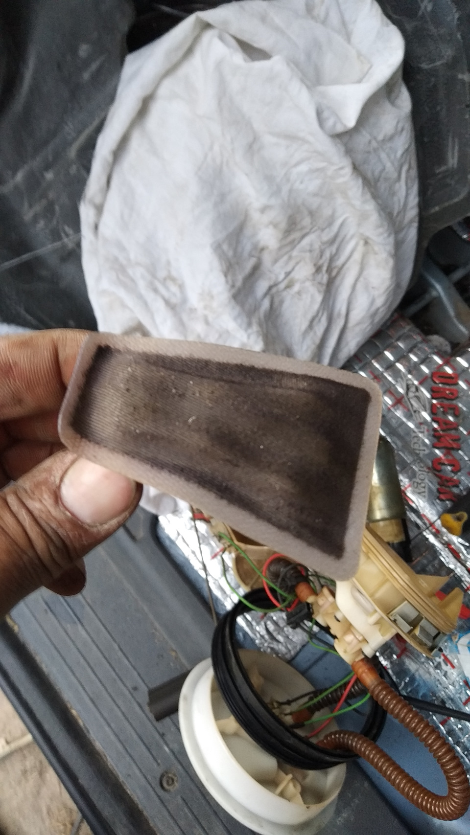 Сетка от насоса грязная, но не критично. — Ford Tourneo Connect (1G)