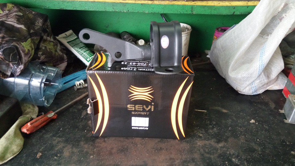 замена задней подушки (двигателя ) коробки — Lada 2114, 1,5 л, 2005 ...