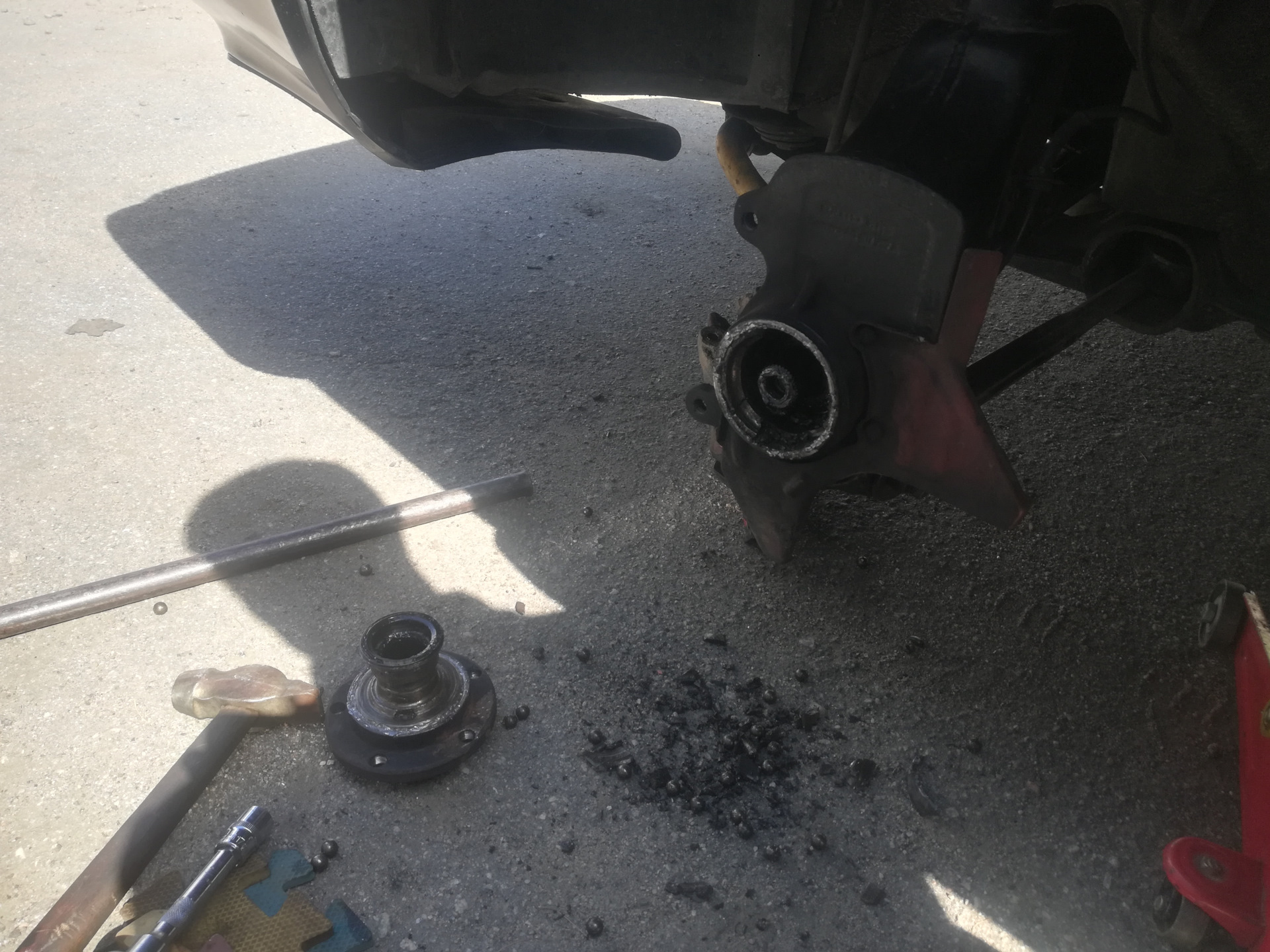 Замена топливных магистральных трубок. Рассыпался ступичный подшипник ...