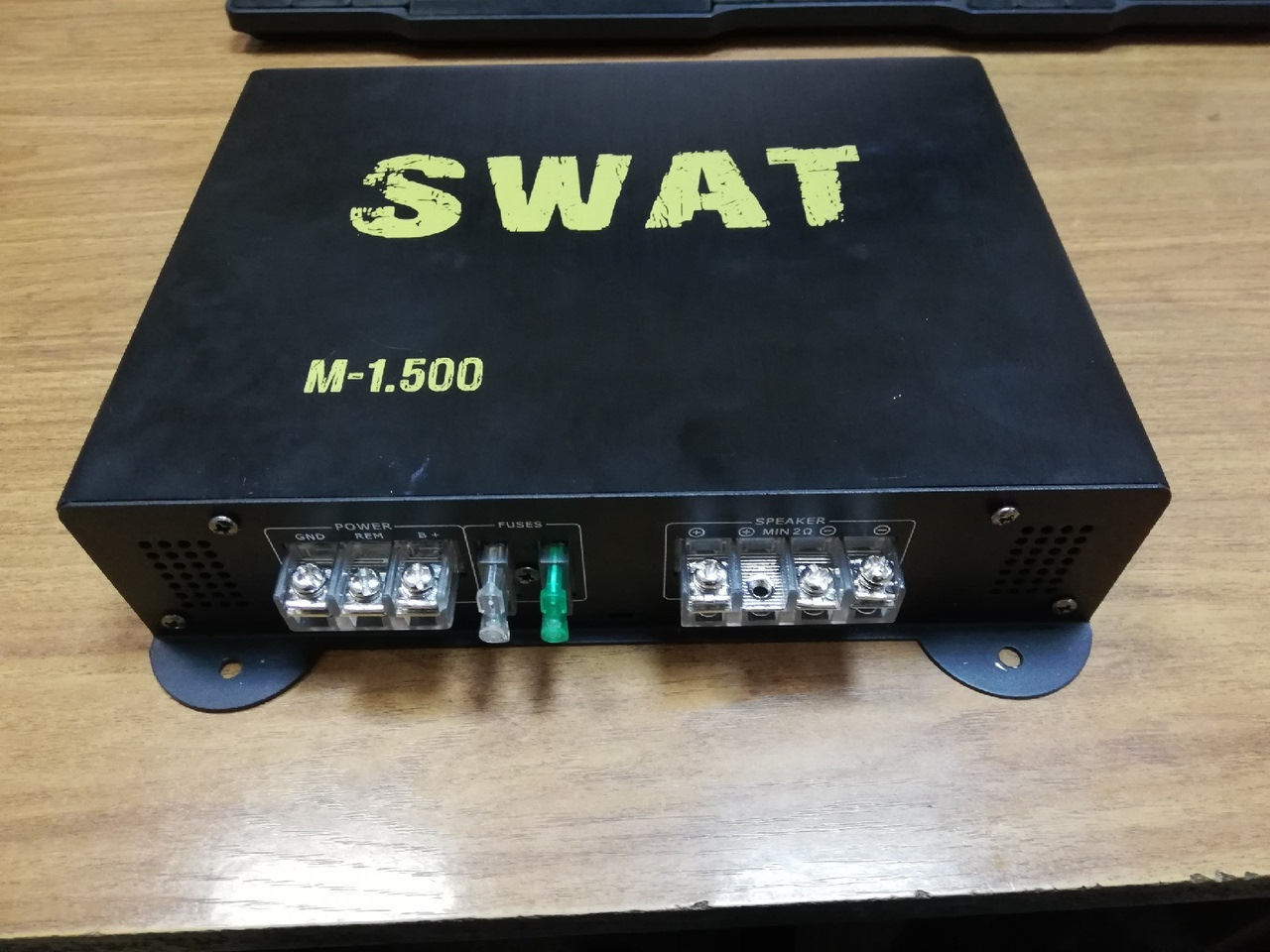 Моноблок swat. Автоусилитель SWAT M-1.500. SWAT M-1.500 двухканальный. SWAT M-1.500 пульт. Усилитель SWAT M-6.100.