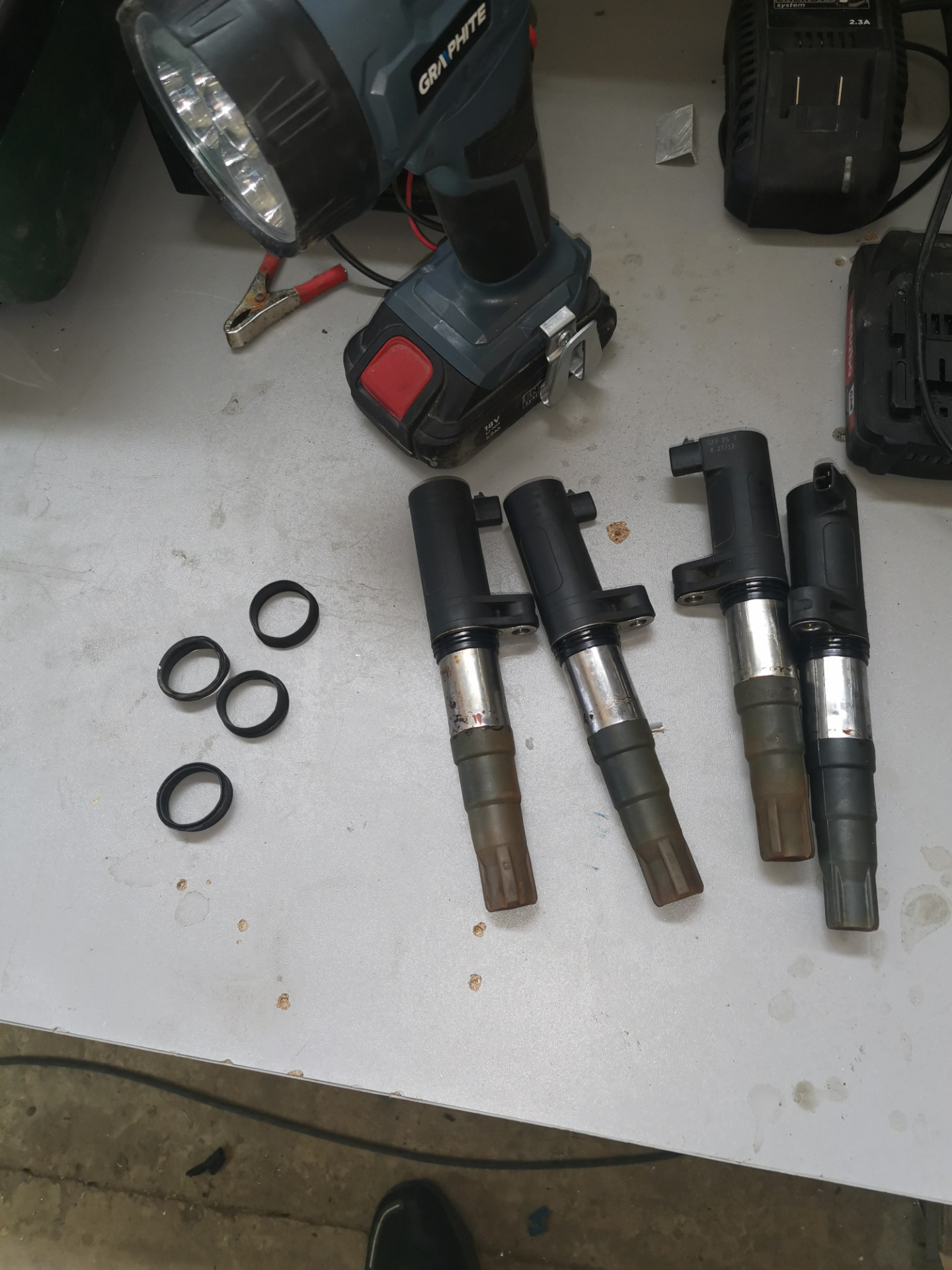 Замена фильтра и сеточки бензобака, промывка форсунок — Lada Ларгус, 1 ...