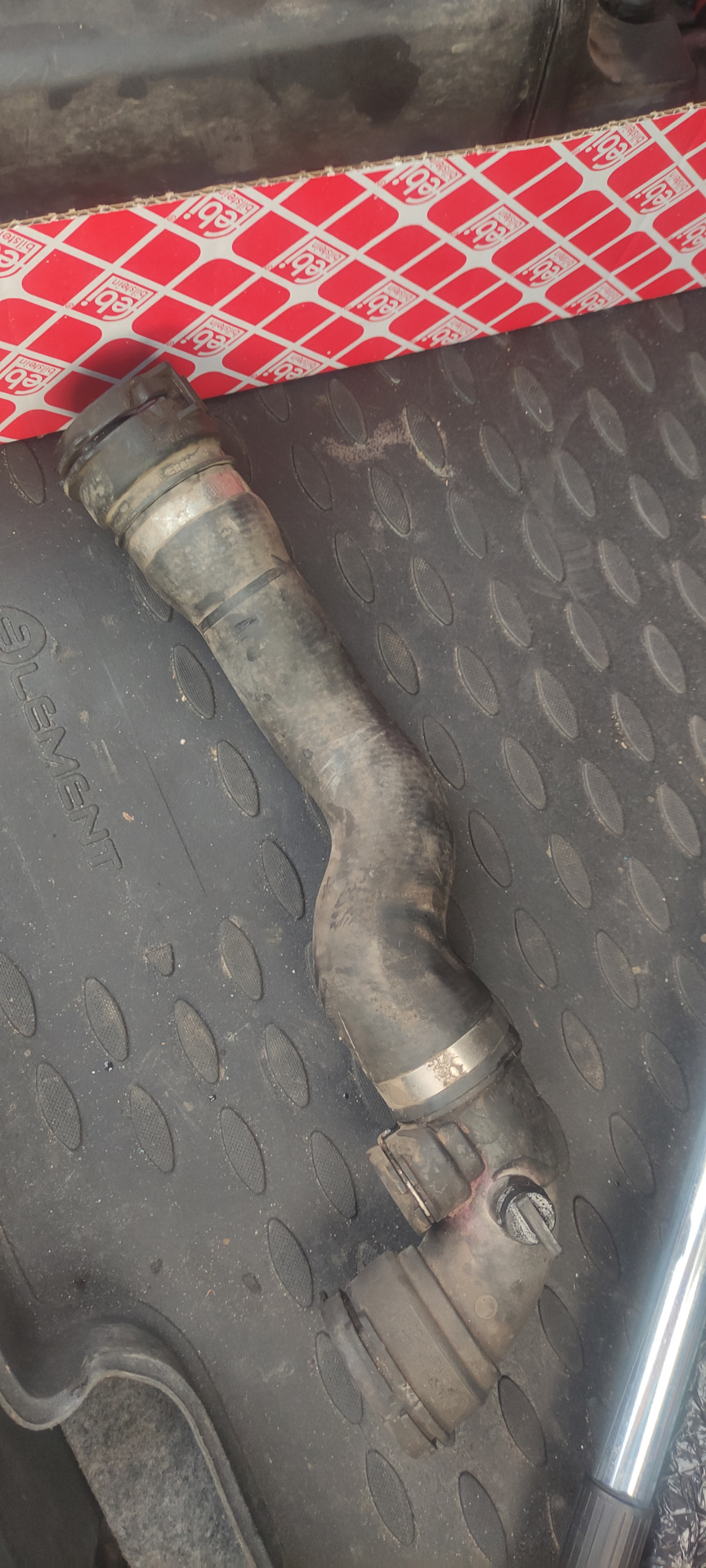 Замена расширительного бачка на БМВ 3. — BMW 3 series (E46), 2,5 л ...