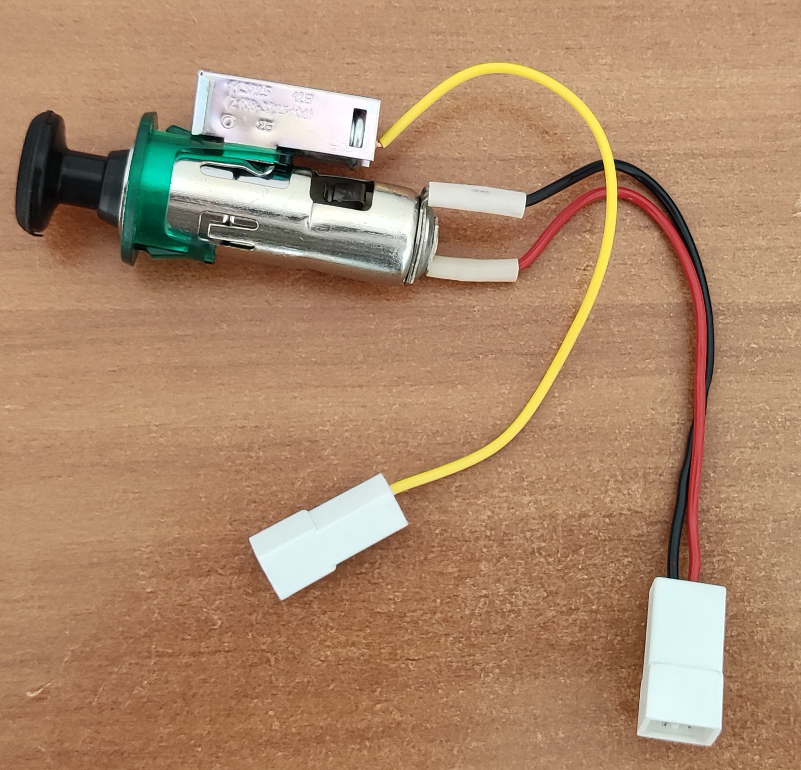 Установка видеорегистратора на заднее стекло — Skoda Rapid (2G), 1,6 л ...