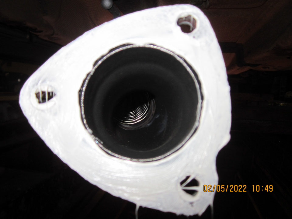 На фланец нанёс керамическую пасту — Lada Vesta SW (1G)