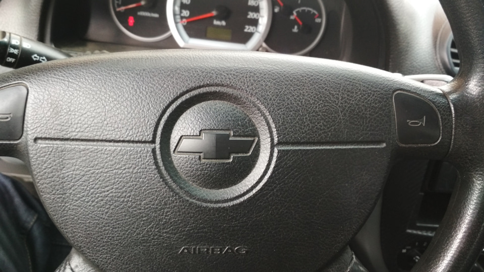 Наклейка "Эмблема на руль Chevrolet" — Chevrolet Lacetti SW, 1,6 л ...