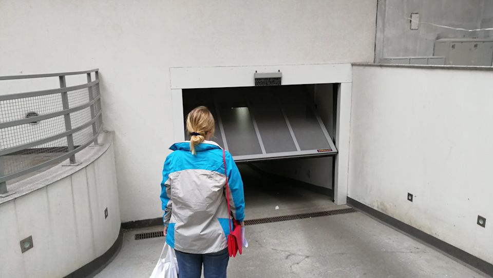 Неприятность или как не надо заезжать в подземный гараж — SEAT Leon (Mk ...