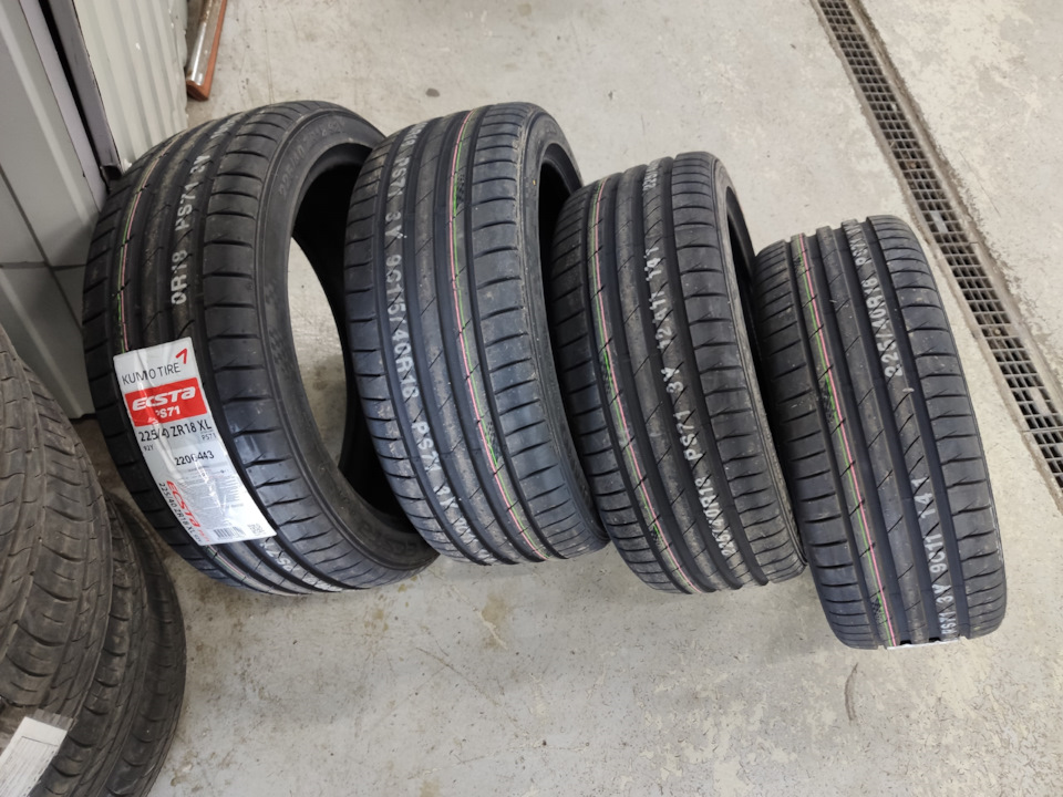 Kumho ecsta hs51 235/45 r17. Kumho ecsta hs51 235/45 r17. Kumho ecsta hs51 235/45 r18. 2321993 kumho. Автомобильная шина kumho ecsta le sport ku39 225/40 r19 93y летняя.