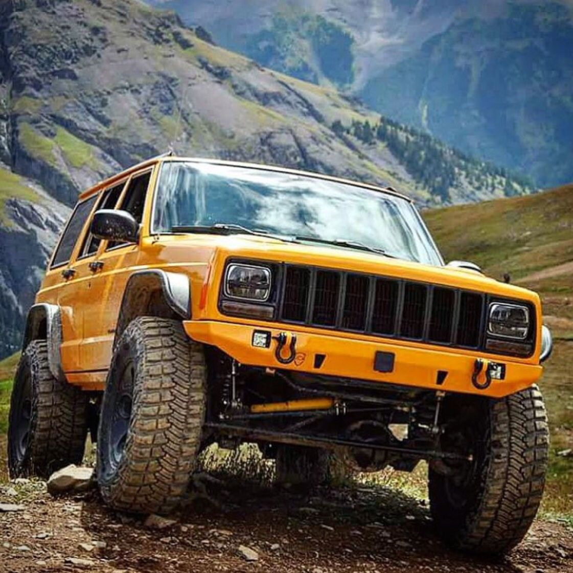 Jeep Cherokee XJ оранжевый