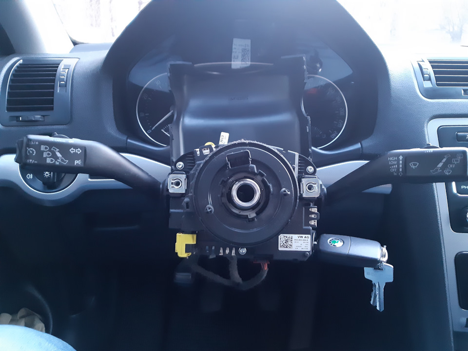 Подрулевой шлейф порвался, но это не беда! — Skoda Octavia Mk2, 1,4 л ...