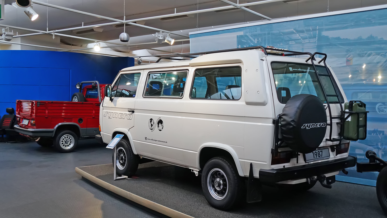 Транспортер за час. Volkswagen Caravelle t3 Syncro Push. Бронированный внедорожный микроавтобус УАЗ. Музей Фольксваген. Фольксваген военный внедорожник микроавтобус