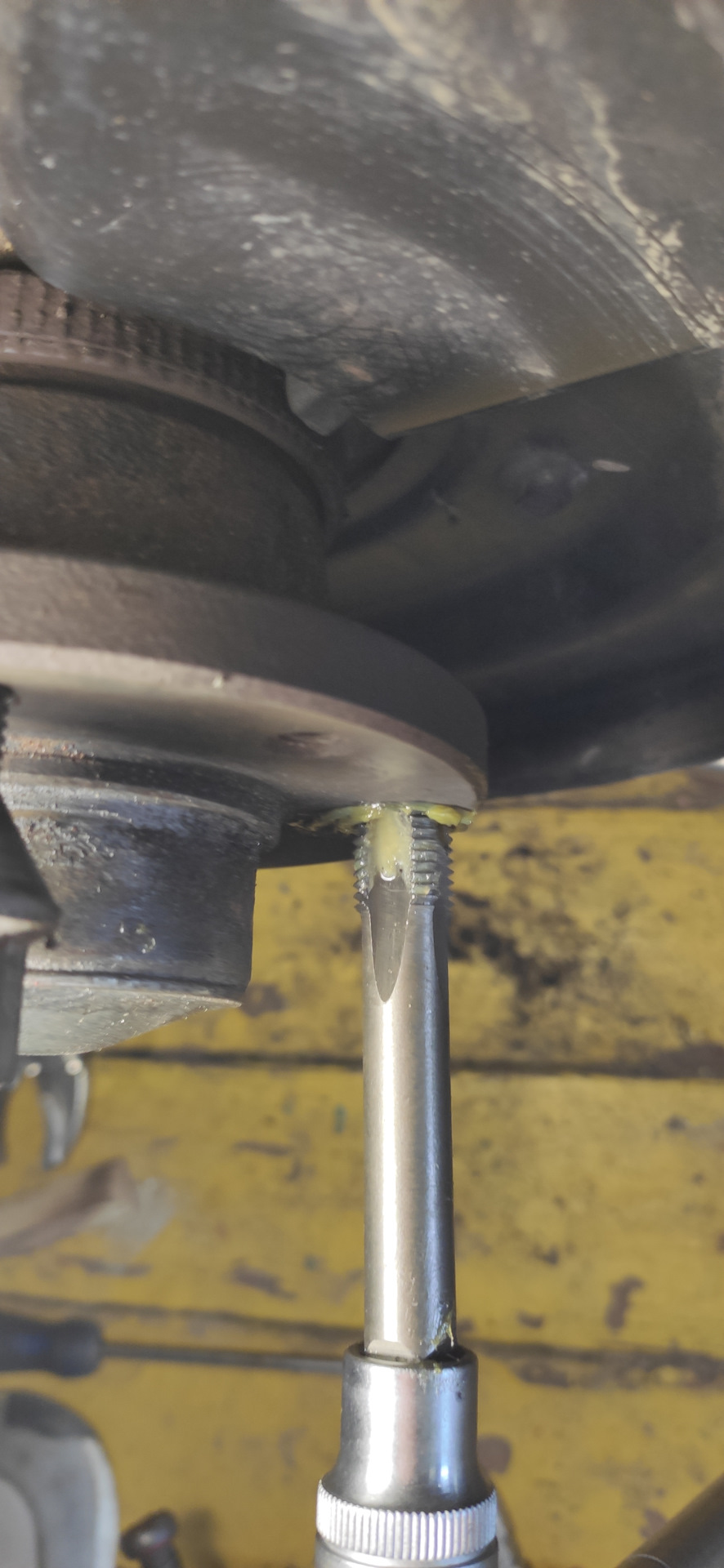 9sNGn7P72p8h7aFYyGVyQmX4GrM 960 Как восстановить резьбу на ступице