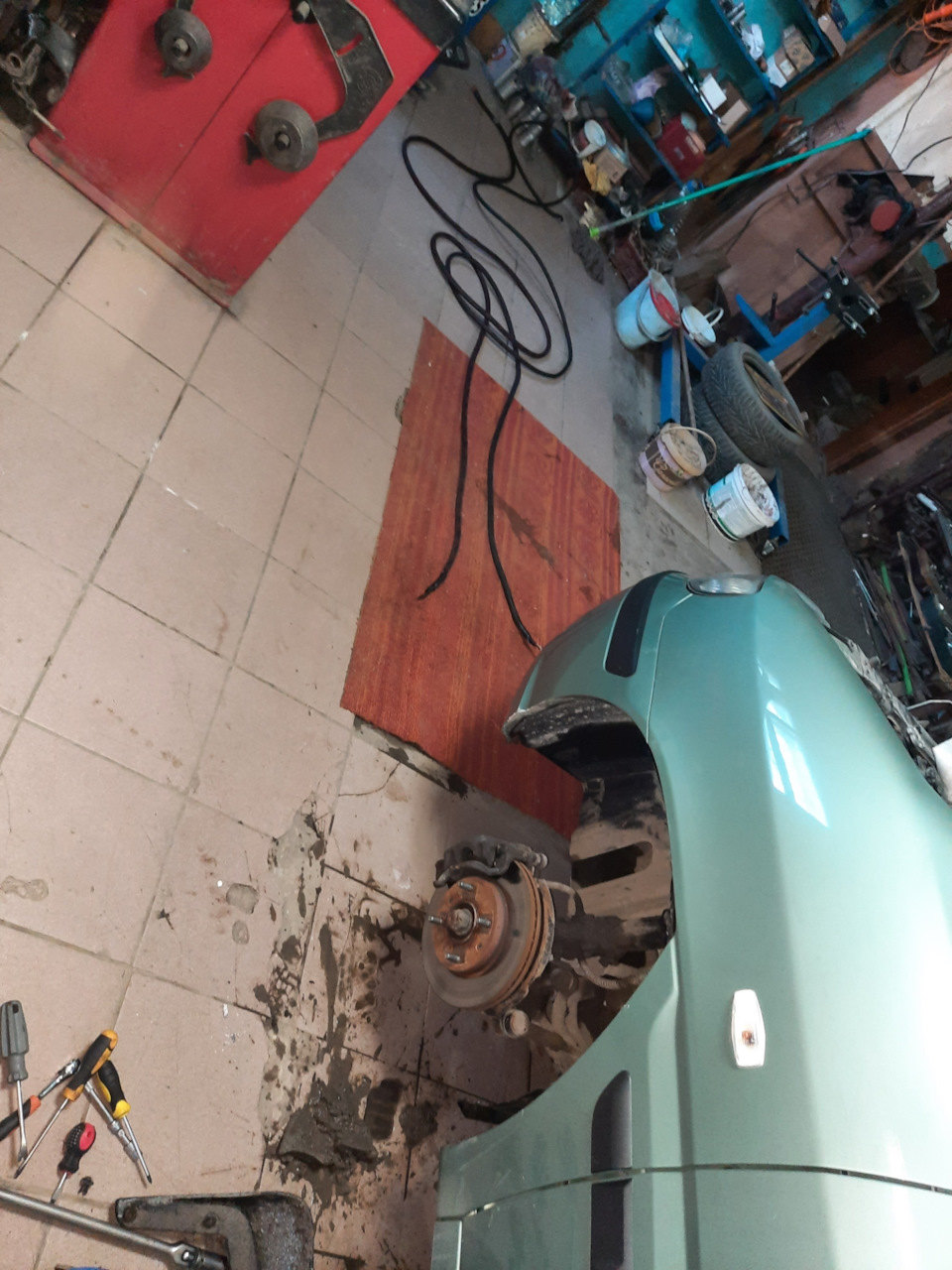 Немного автозвука или как протянуть силовые и аккустические провода в ...