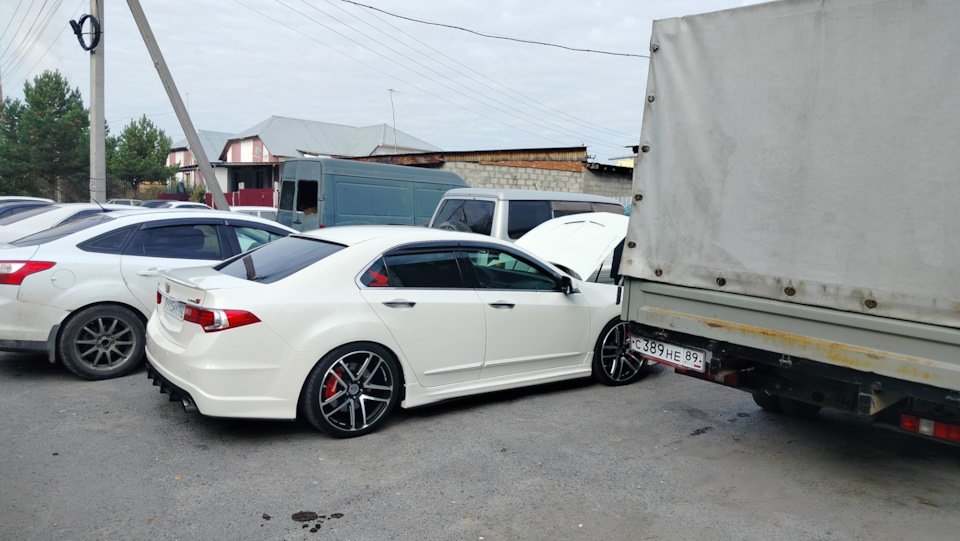 7. Утром возле СТО. — Honda Accord (8G)