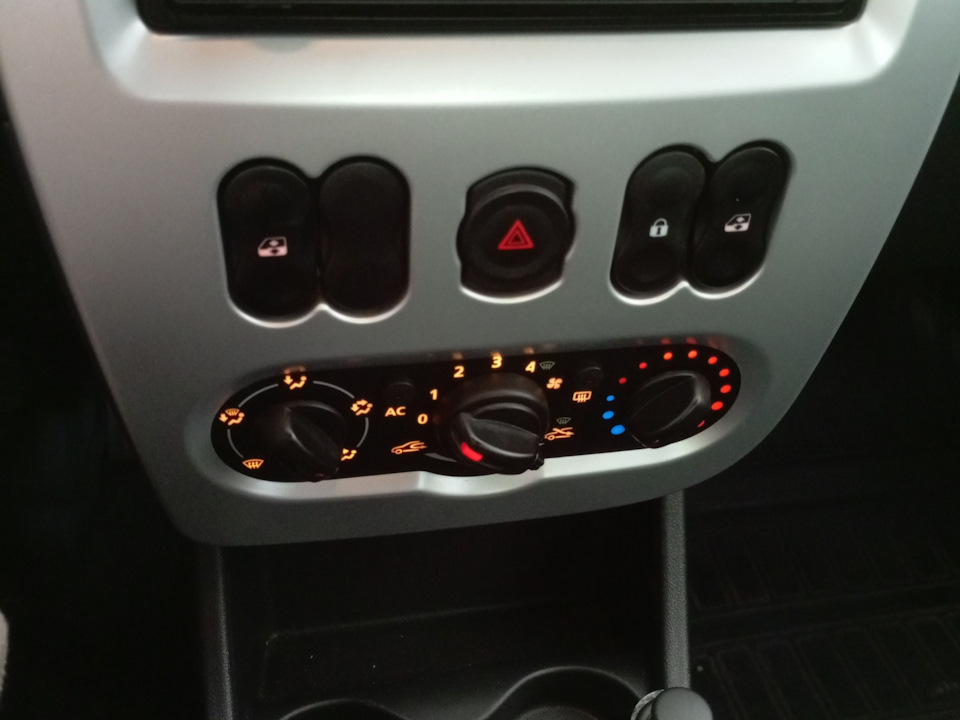 Замена подсветки блока управления климатом — Renault Logan (1G), 1,6 л ...