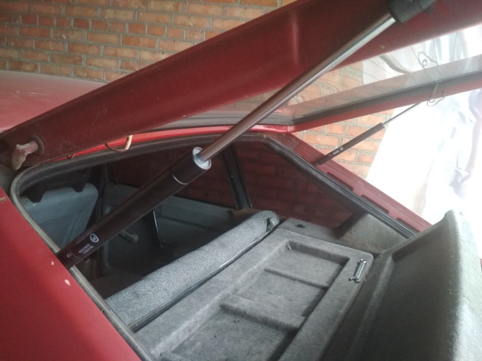 Упоры багажника от 2109 на москвич — Москвич 2141, 1,6 л, 1989 года ...