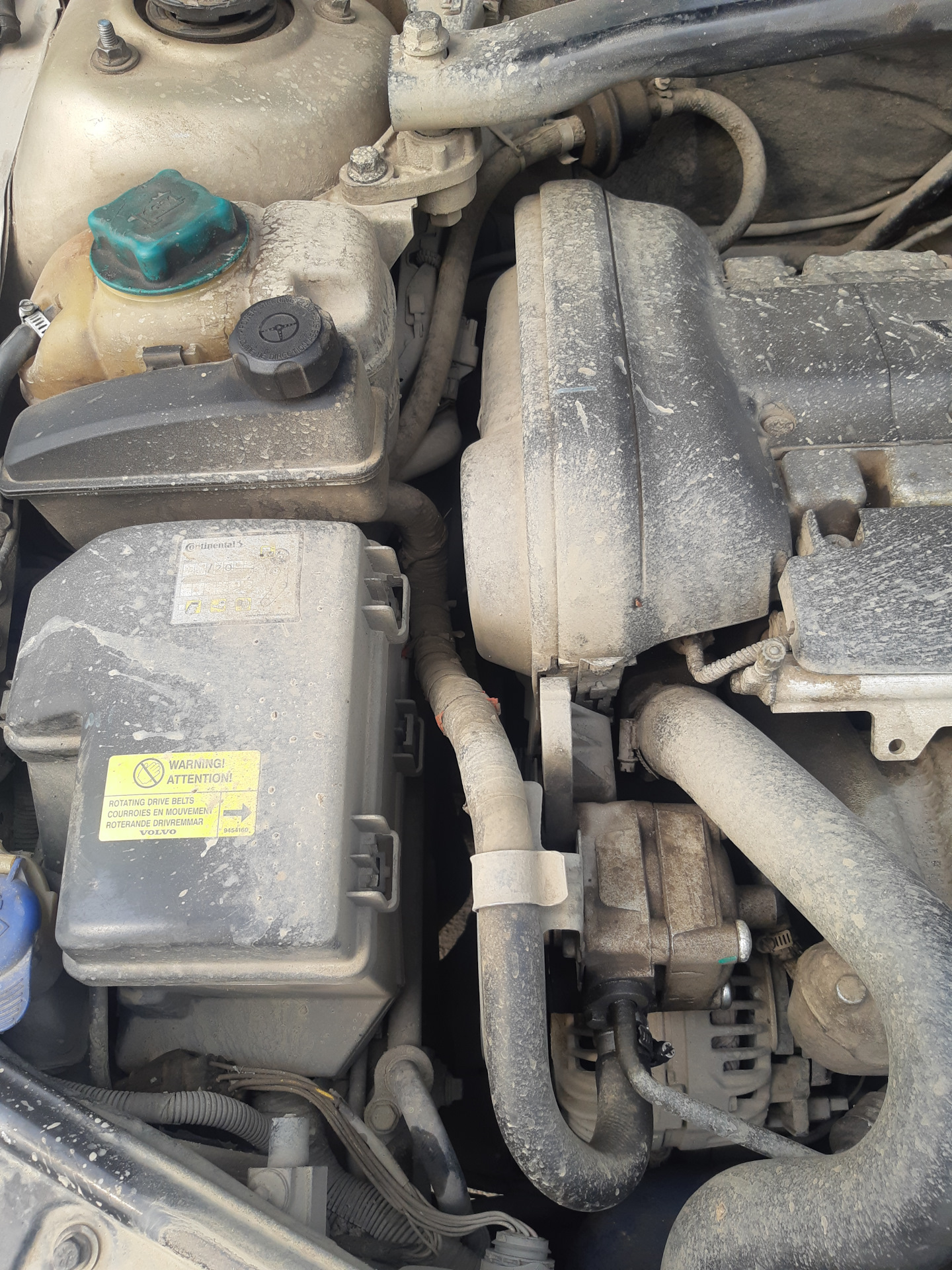 Грязь под капотом. — Volvo XC70 II, 2,5 л, 2004 года | наблюдение | DRIVE2