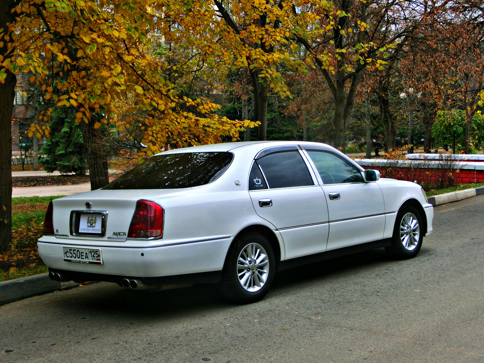 Toyota crown majesta фото