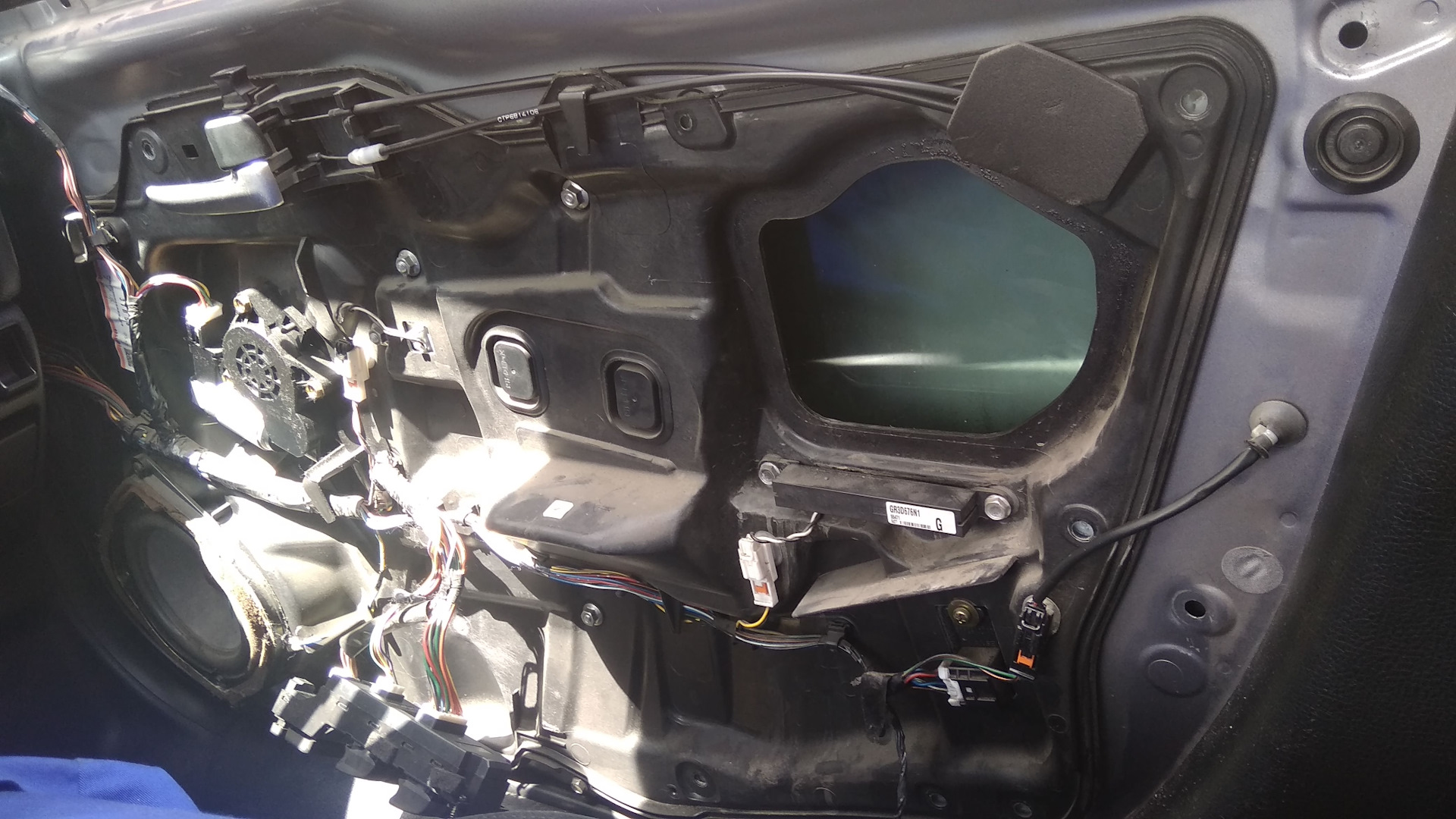 Замок водительской двери и левая наружная граната — Mazda Atenza (1G ...
