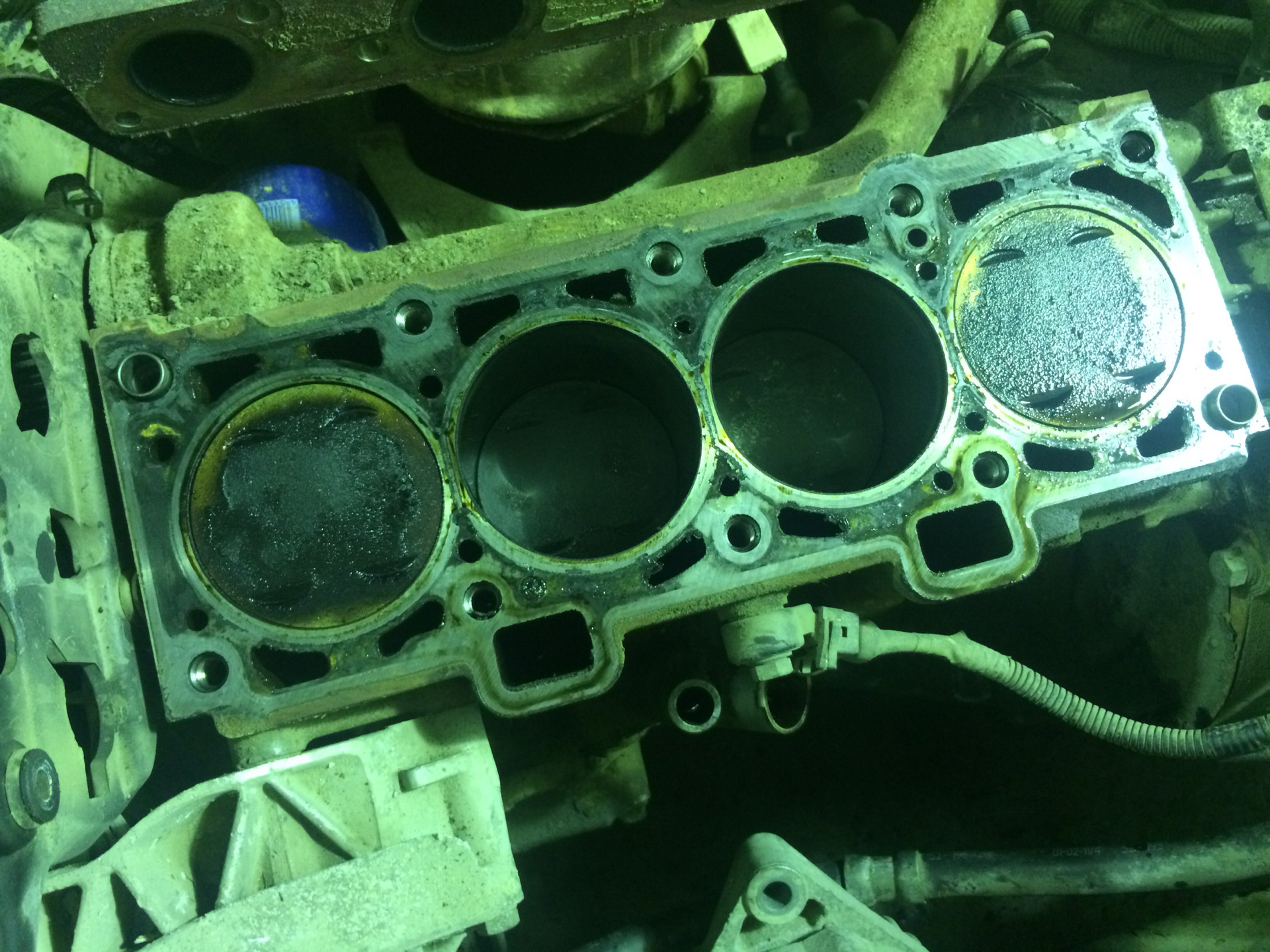 Прогоревший клапан ваз 2114. Седло клапана приора 16 кл. Как проверить клапана на приоре. Как проверить клапана на приоре. Прогорел клапан приора 16 клапанов.