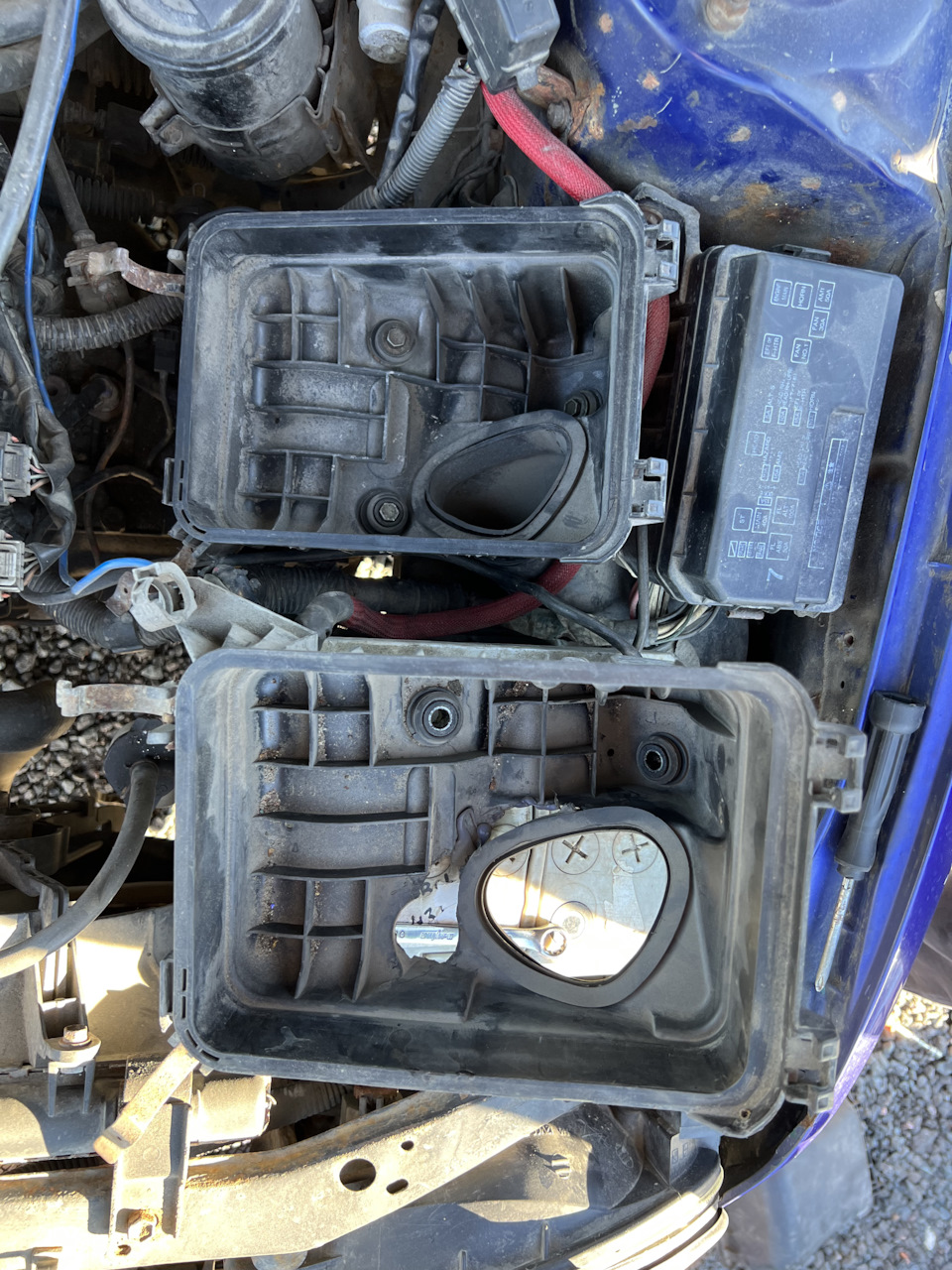 Замена воздушного фильтра и короба воздушного фильтра — Toyota Corolla ...