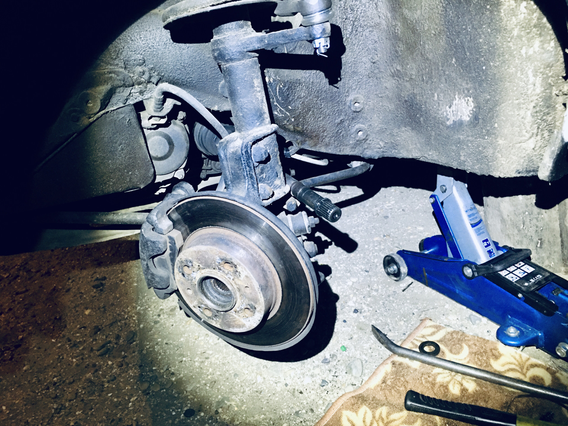 Замена пыльника наружней гранаты — LADA 2109, 1,5 л., 1998 года ...