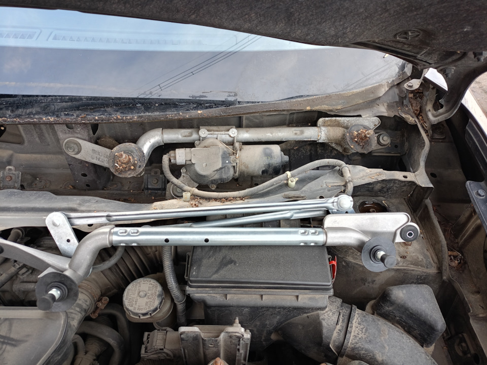 Трапеция стеклоочистителя — Nissan X-Trail II (t31), 2,5 л, 2008 года ...