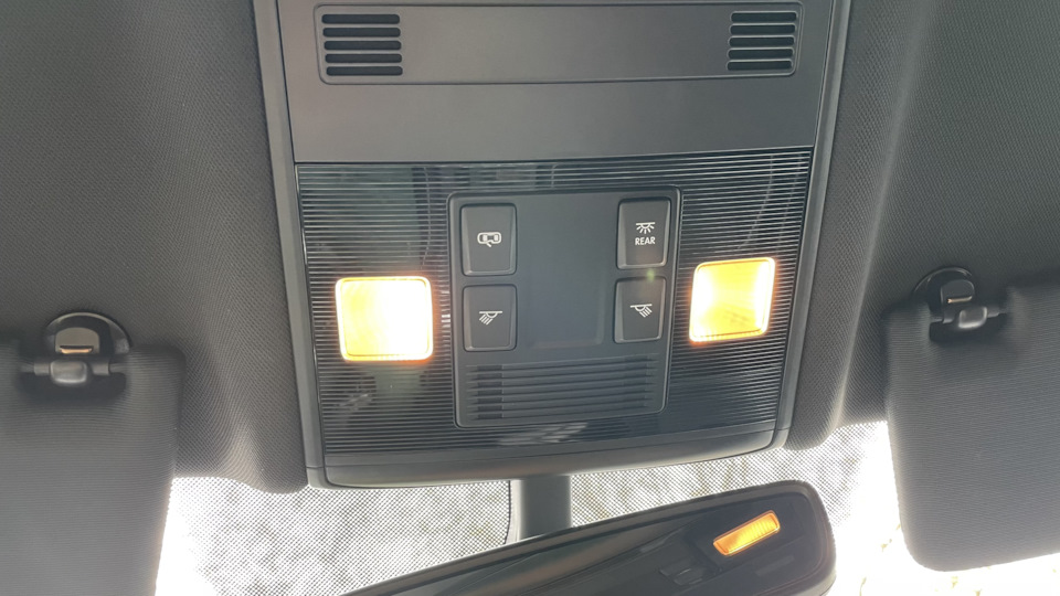 Замена ламп освещения салона — Volkswagen Jetta VII, 2 л, 2019 года ...