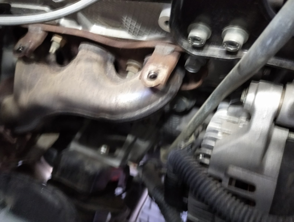 Нужно снять защитный кожух коллектора — Mitsubishi Pajero Sport (3G)