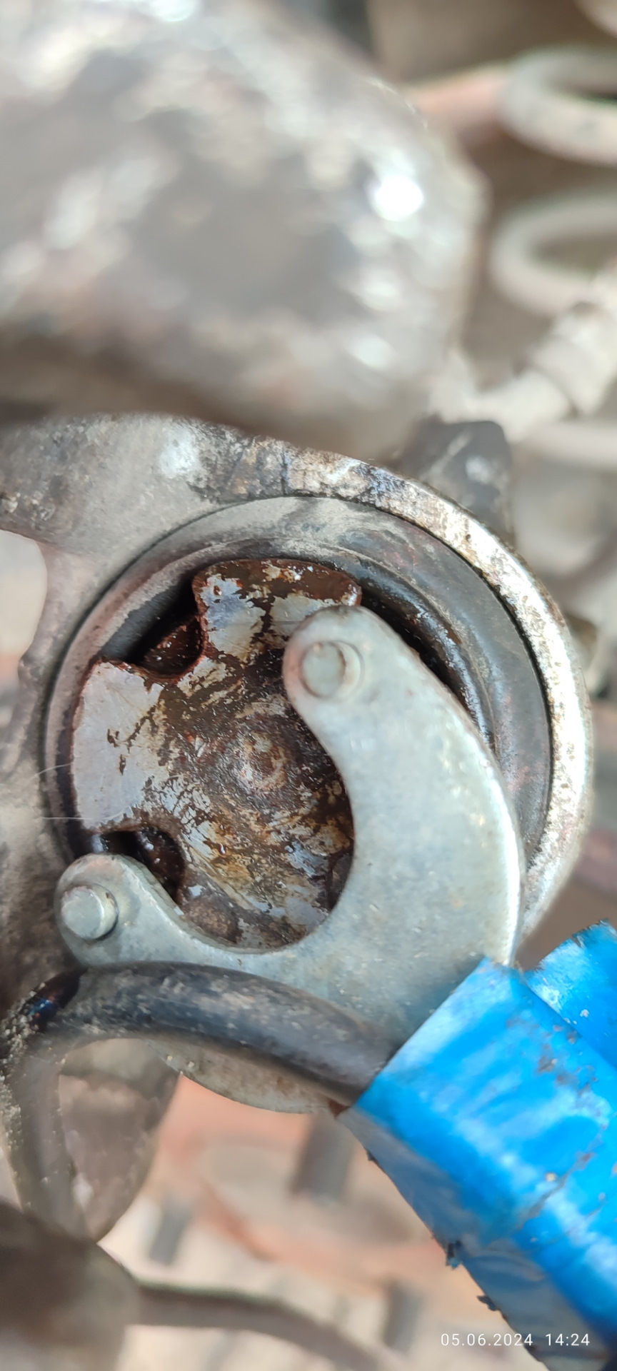 Замена задних тормозных колодок Тойота Королла. — Toyota Corolla (160 ...