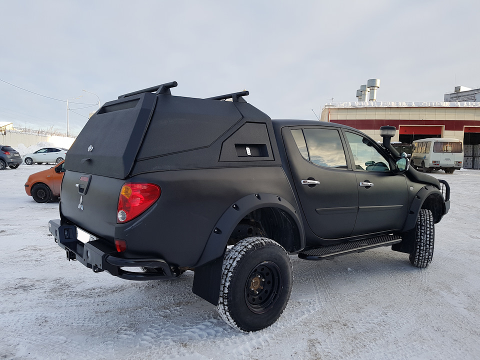 Кунг на митсубиси л200. Кунг Мицубиси l200. Mitsubishi l200 с кунгом. Кунг для l200 4 поколения.