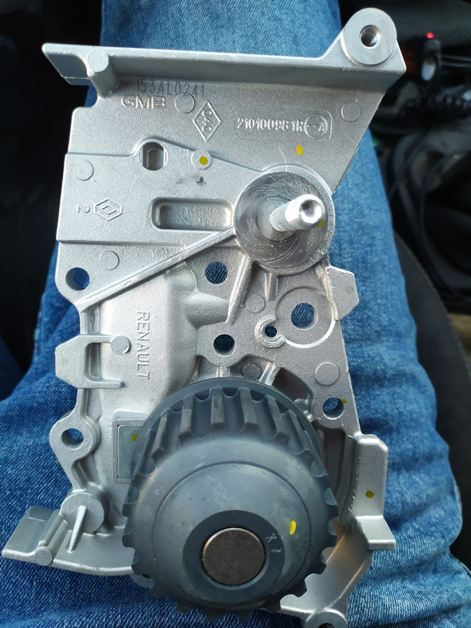 210105707R Насос водяной в сборе RENAULT | Запчасти на DRIVE2