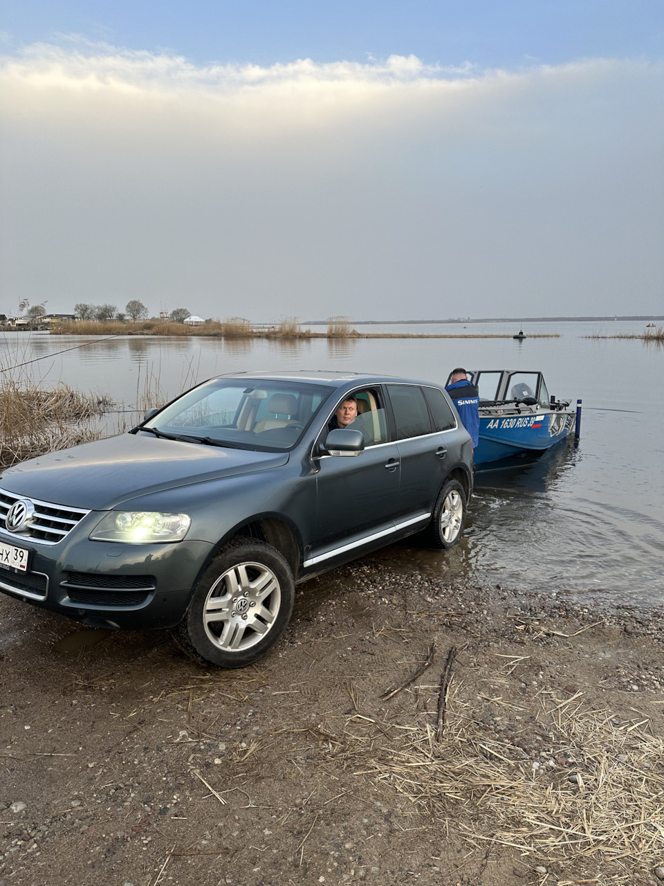 Touareg отлично справляется с прицепом и грузом в 1 тонну — Volkswagen  Touareg (1G), 4,2 л, 2005 года | путешествие | DRIVE2