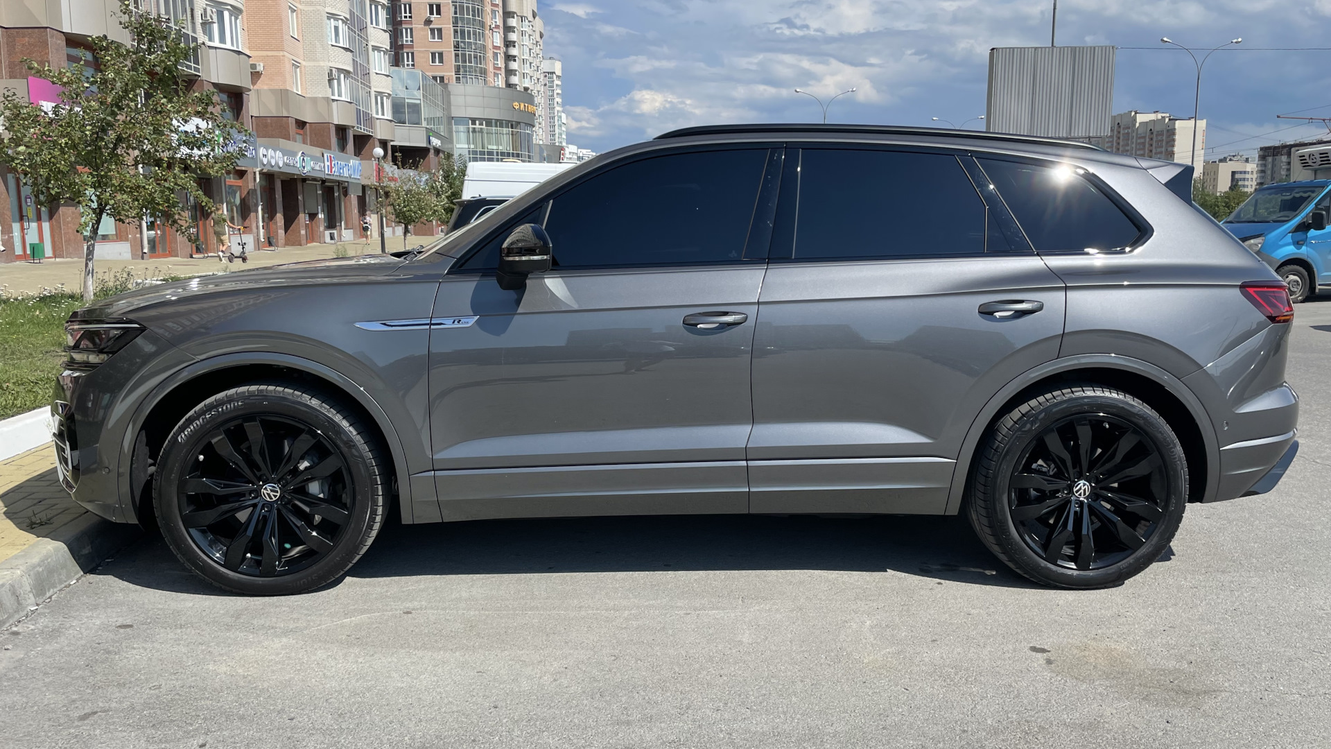 Volkswagen Touareg r line Black Style