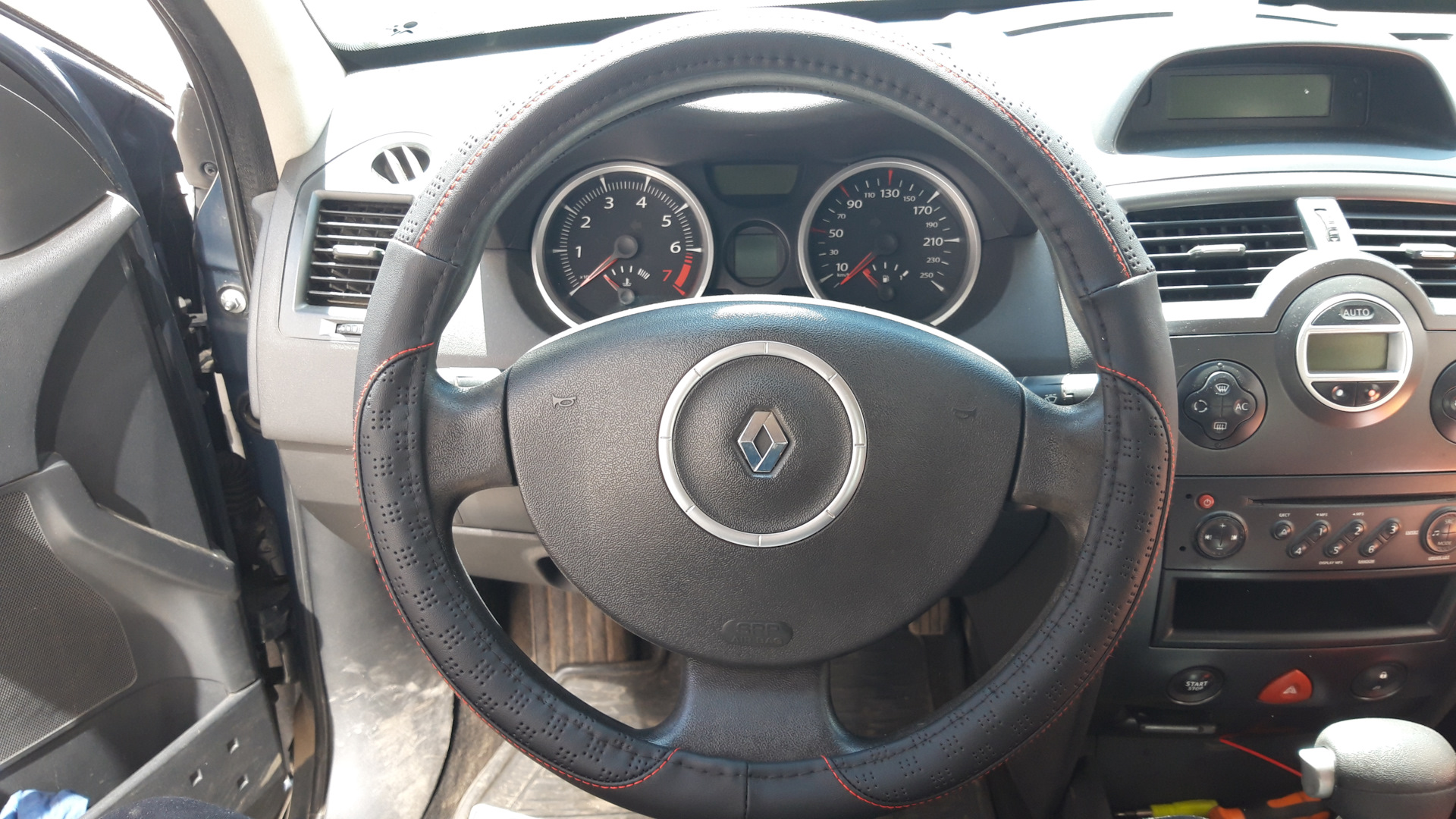 Поменял шлейф подушки безопасности в руле — Renault Megane II, 1,5 л ...