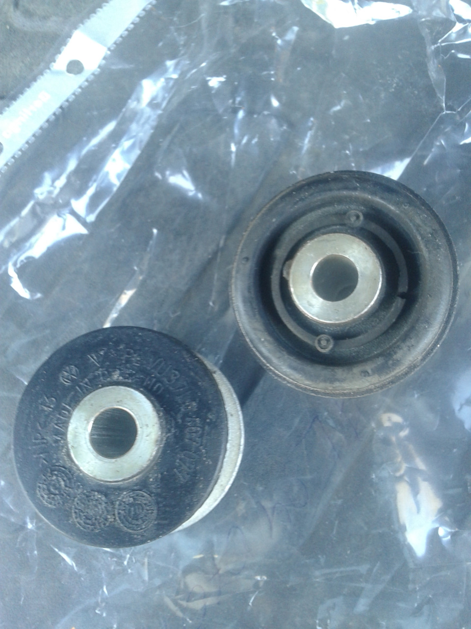 Замена сайлентблоков верхних рычагов — Audi Q7 (1G), 3,6 л, 2008 года ...