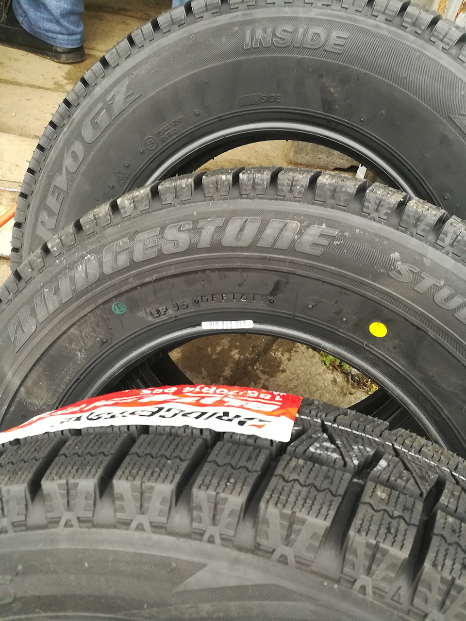 Поставил Bridgestone Blizzak Revo GZ, 185/70 R14 — Toyota Corolla Spacio  (E121), 1,8 л, 2004 года | шины | DRIVE2