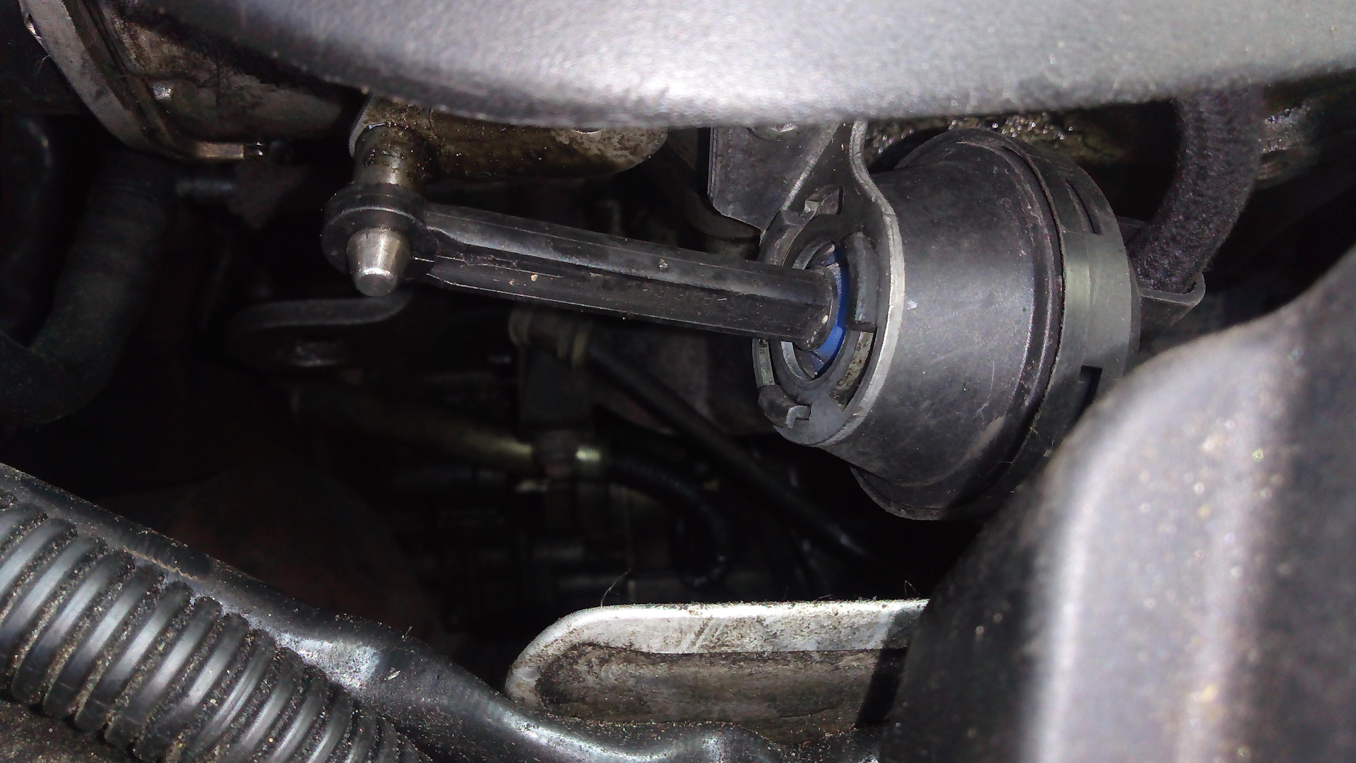 Вибрация при глушении двигателя — Audi A4 Avant (B6), 1,9 л, 2002 года ...