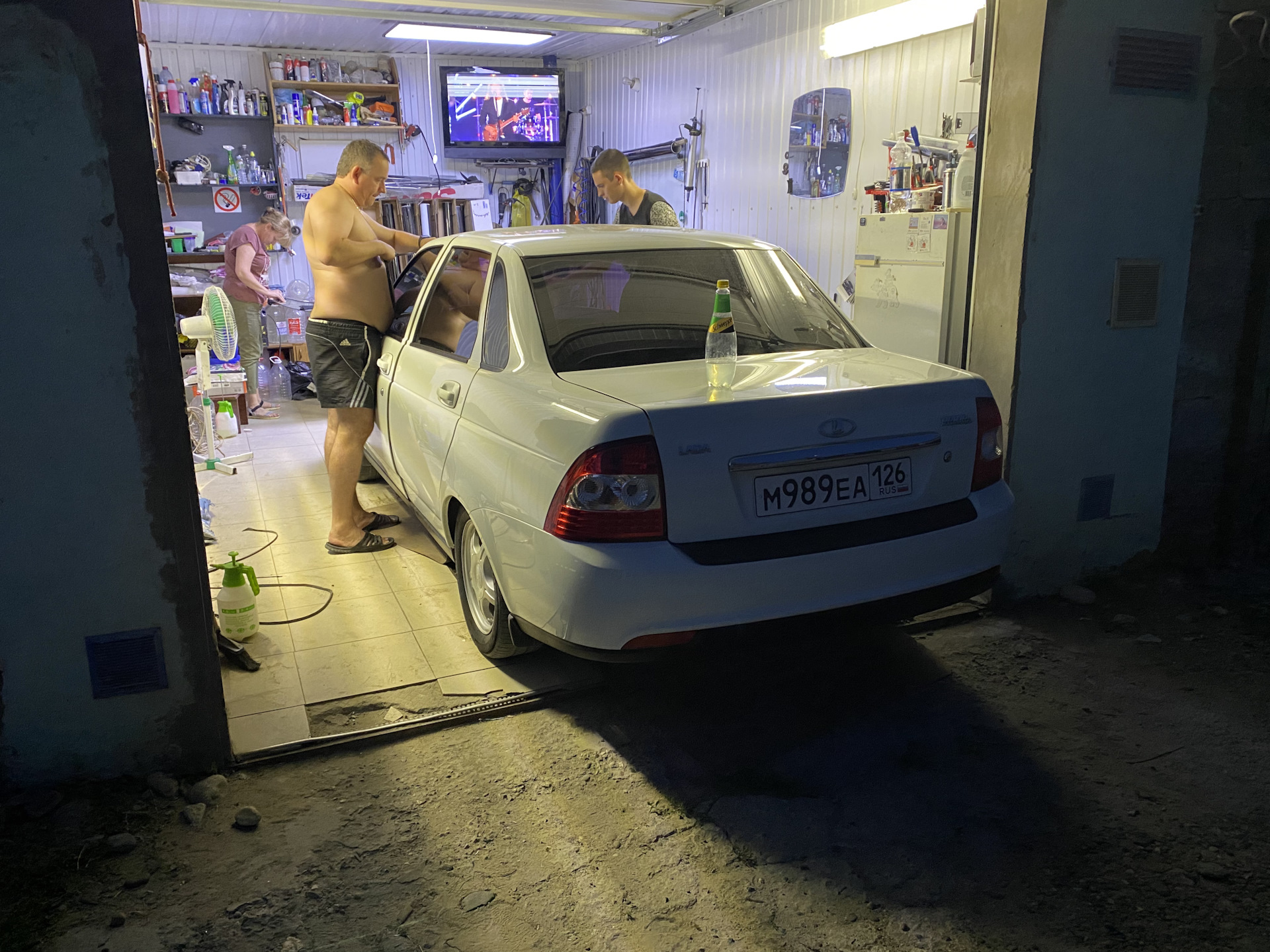 Замена лобового стекла — Lada Приора седан, 1,6 л, 2013 года | другое ...