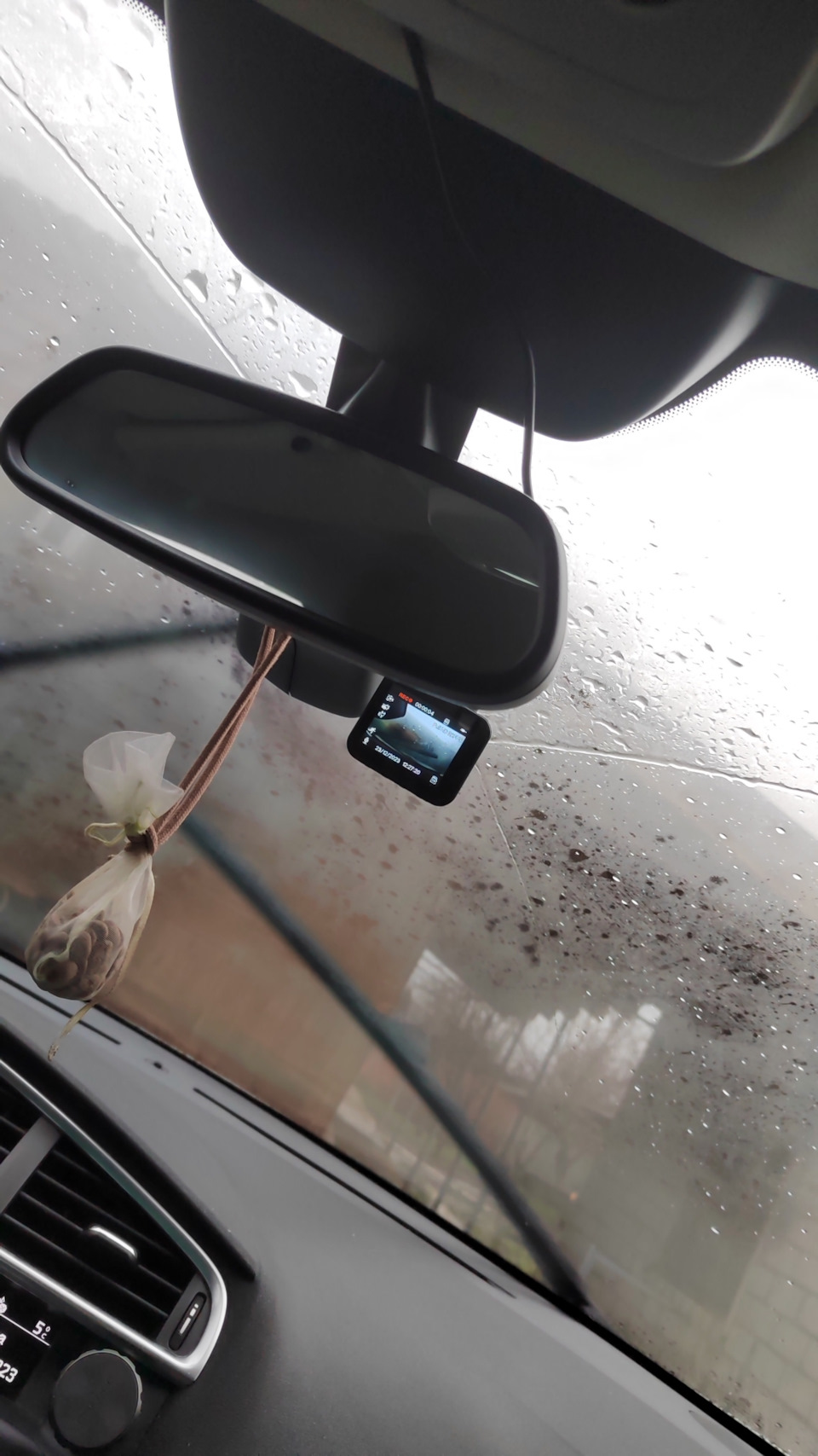 Подключение регистратора к плафону освещения — Citroen C4 L, 1,6 л ...