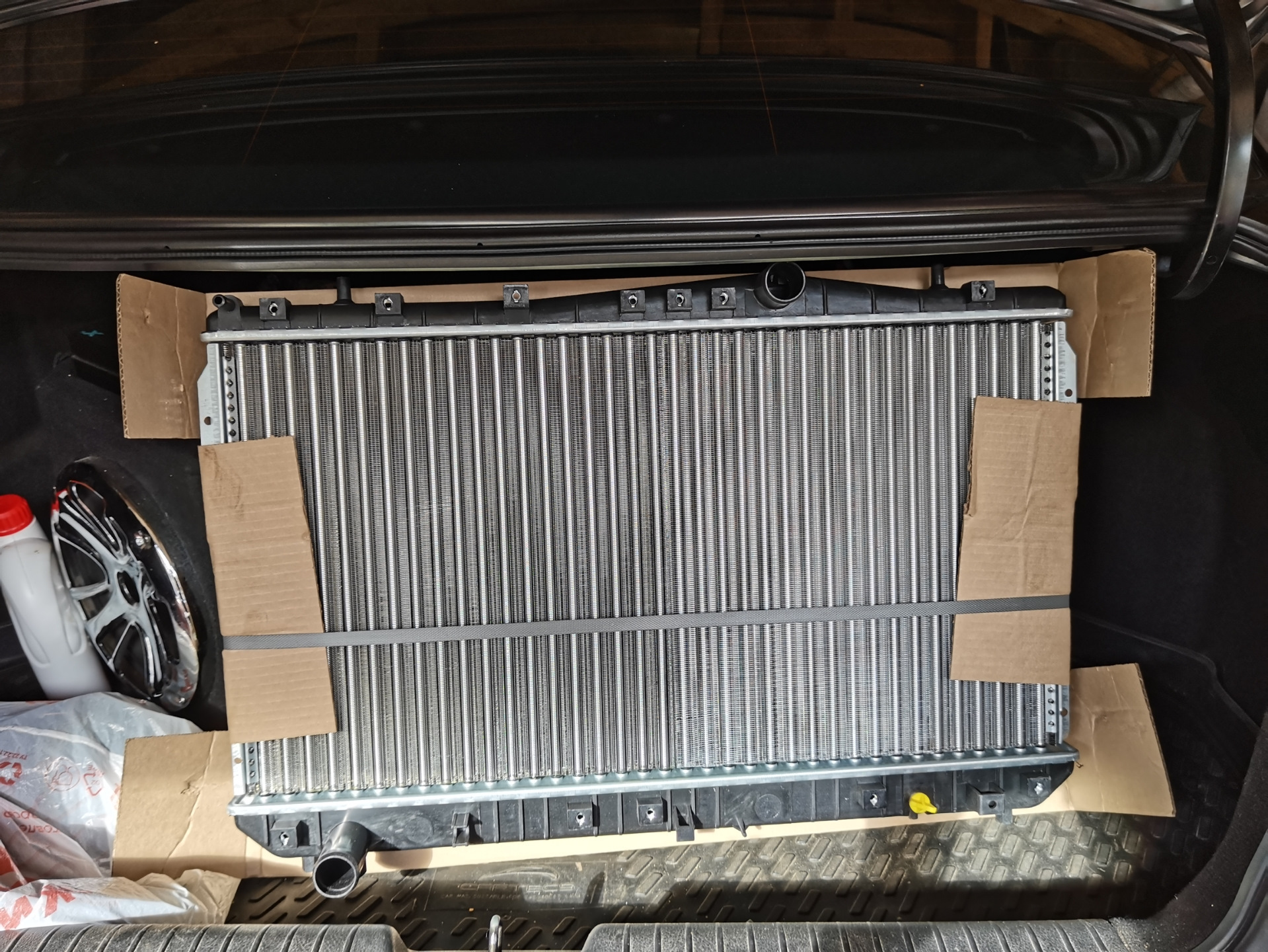 Замена радиатора охлаждения SAT — Daewoo Gentra, 1,5 л., 2014 года ...