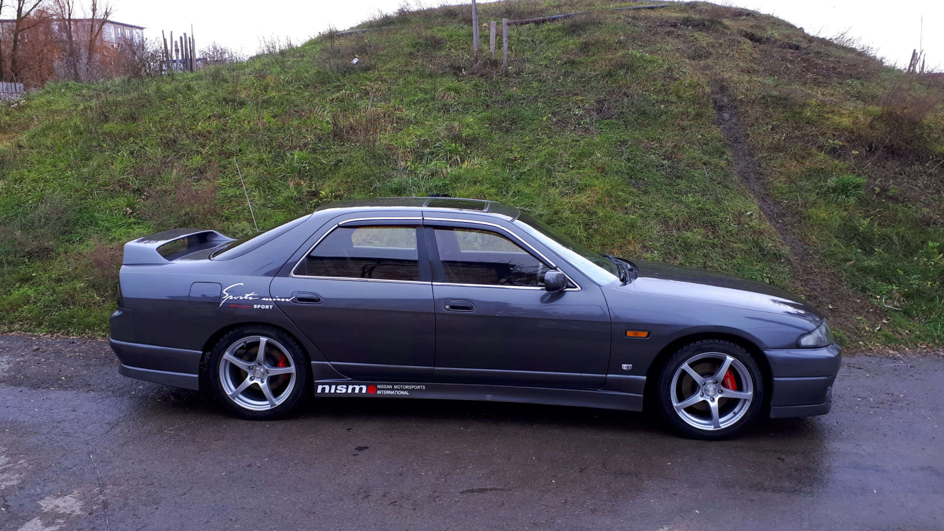 Nissan Skyline r33 Леона