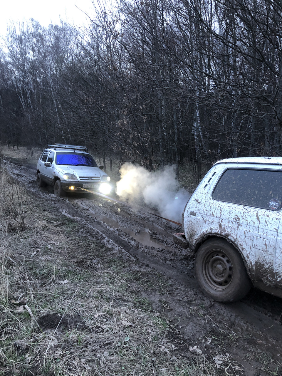 Чуть прилип в колее) — Chevrolet Niva (1G)