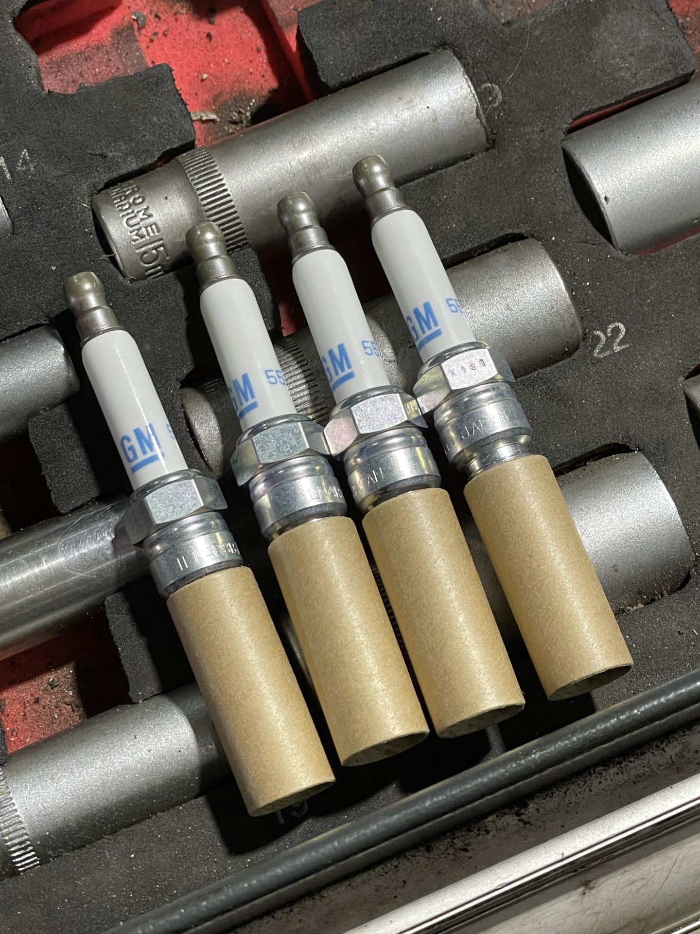 Замена свечей и дневных ходовых огней — Chevrolet Malibu (9G), 1,5 л ...