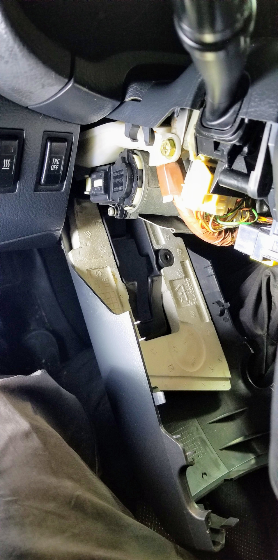 Замена контактной группы и реле стартера — Toyota Avensis II, 2 л, 2004 ...