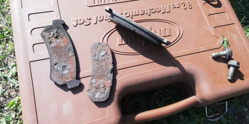 Лачетти. Развалилась задняя тормозная колодка — Chevrolet Lacetti 5D, 1 ...