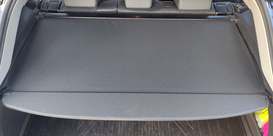 Шторка без установленной ручки. — Toyota RAV4 (5G)